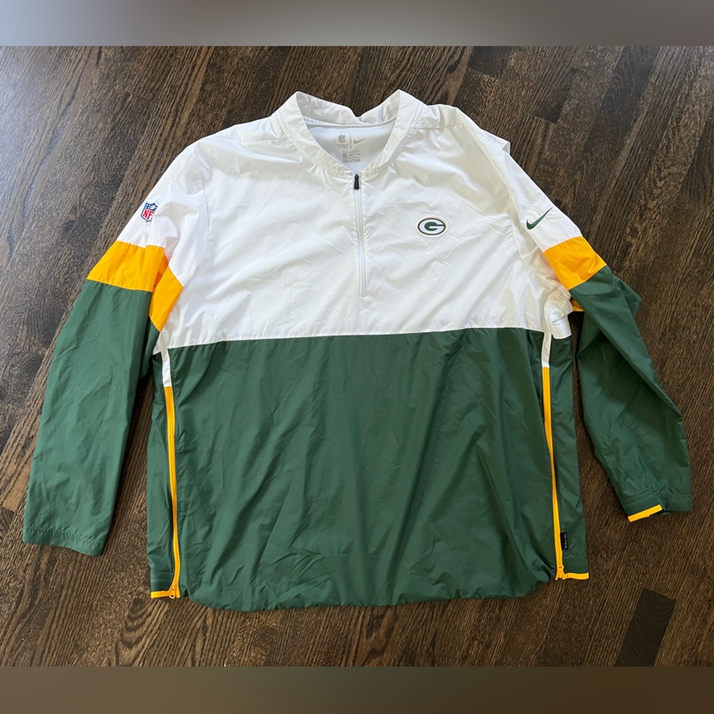 Green Bay Packers Windbreaker Jacket wSide Zippers and Pockets